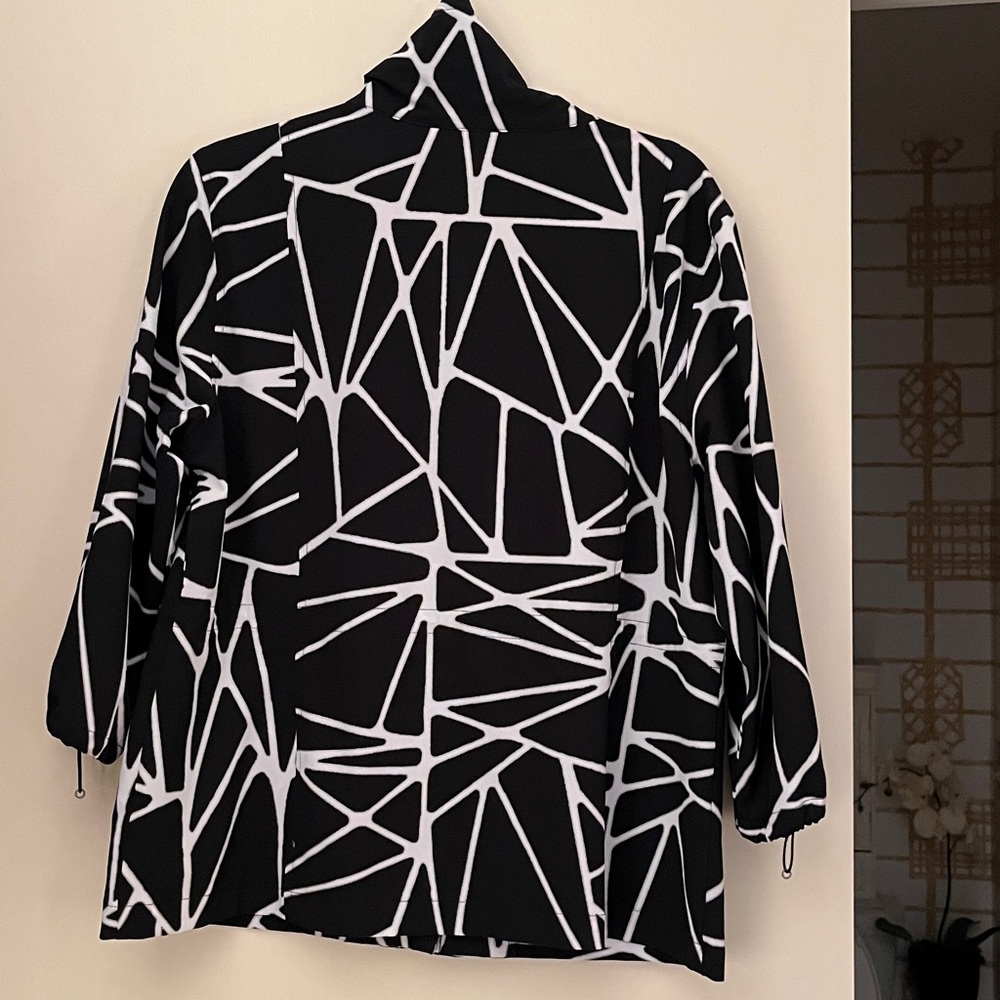 Zenergy by Chico’s Black and White Geometric Women's Jacket - Picture 5 of 6